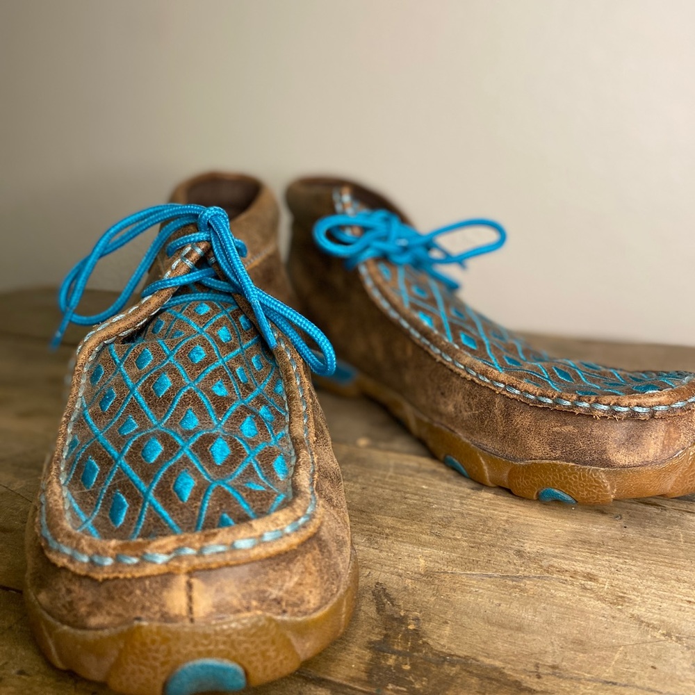 TWISTED X WOMEN'S TURQUOISE DIAMOND DRIVING MOCS - MOC TOE